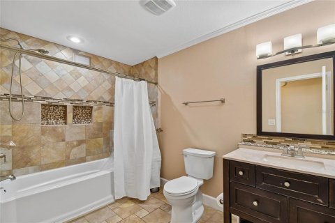 House in Apopka, Florida 4 bedrooms, 208.19 sq.m. № 2259181 - photo 16