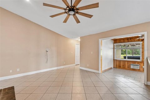 House in Apopka, Florida 4 bedrooms, 208.19 sq.m. № 2259181 - photo 9