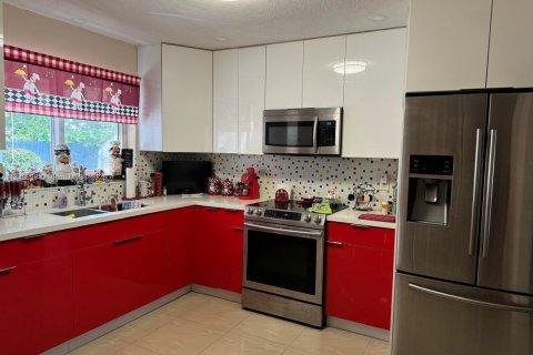 House in Miami, Florida 4 bedrooms, 231.7 sq.m. № 2022570 - photo 9