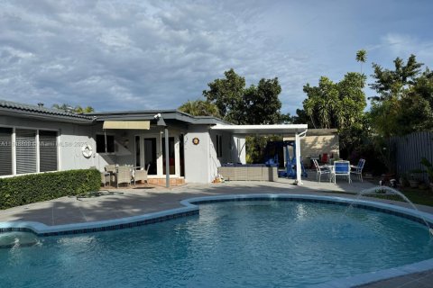 House in Miami, Florida 4 bedrooms, 231.7 sq.m. № 2022570 - photo 21