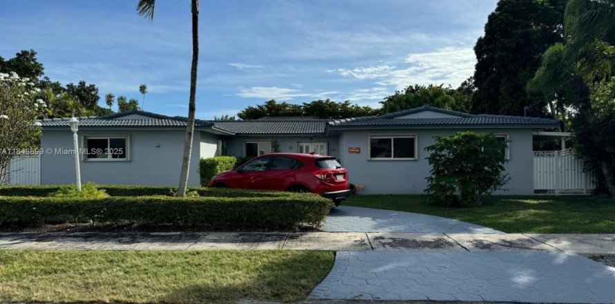 House in Miami, Florida 4 bedrooms, 231.7 sq.m. № 2022570