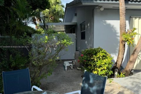 House in Miami, Florida 4 bedrooms, 231.7 sq.m. № 2022570 - photo 29