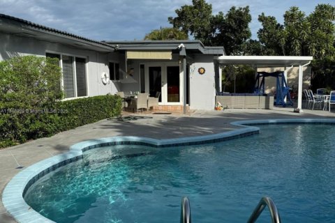 House in Miami, Florida 4 bedrooms, 231.7 sq.m. № 2022570 - photo 27