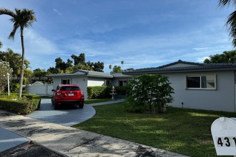 House in Miami, Florida 4 bedrooms, 231.7 sq.m. № 2022570 - photo 6