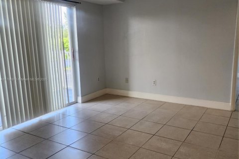 Copropriété à vendre à Cutler Bay, Floride: 2 chambres, 91.04 m2 № 1977580 - photo 2