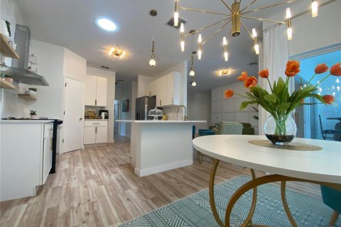 Casa en venta en Kissimmee, Florida, 2 dormitorios, 133.78 m2 № 2123544 - foto 4