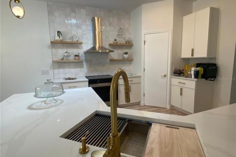 Casa en venta en Kissimmee, Florida, 2 dormitorios, 133.78 m2 № 2123544 - foto 3