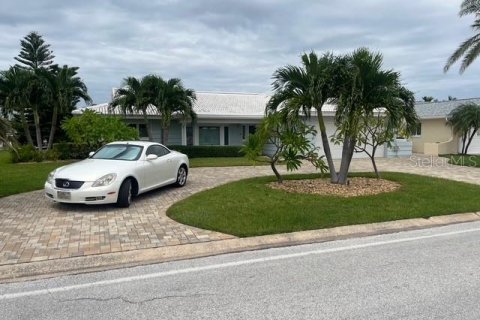 Villa ou maison à louer à Saint Pete Beach, Floride: 3 chambres, 184.69 m2 № 1911183 - photo 1