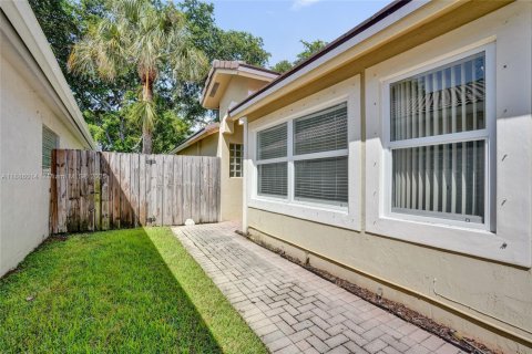 Снять в аренду виллу или дом в Уэстон, Флорида 3 спальни, 150.04м2, № 1940961 - фото 5