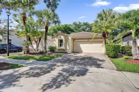 Снять в аренду виллу или дом в Уэстон, Флорида 3 спальни, 150.04м2, № 1940961 - фото 1