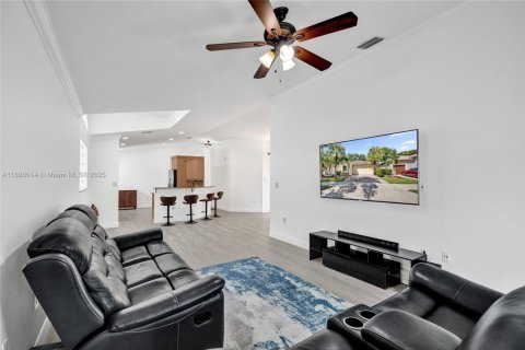 Снять в аренду виллу или дом в Уэстон, Флорида 3 спальни, 150.04м2, № 1940961 - фото 9