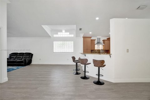 Снять в аренду виллу или дом в Уэстон, Флорида 3 спальни, 150.04м2, № 1940961 - фото 11