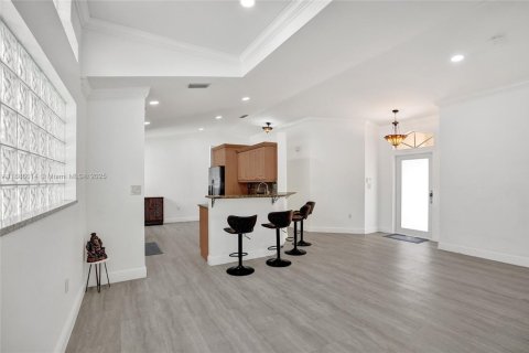 Снять в аренду виллу или дом в Уэстон, Флорида 3 спальни, 150.04м2, № 1940961 - фото 7