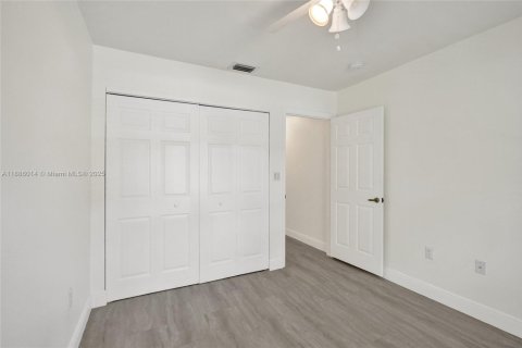 Снять в аренду виллу или дом в Уэстон, Флорида 3 спальни, 150.04м2, № 1940961 - фото 25