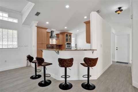 Снять в аренду виллу или дом в Уэстон, Флорида 3 спальни, 150.04м2, № 1940961 - фото 12