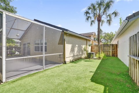 Снять в аренду виллу или дом в Уэстон, Флорида 3 спальни, 150.04м2, № 1940961 - фото 30