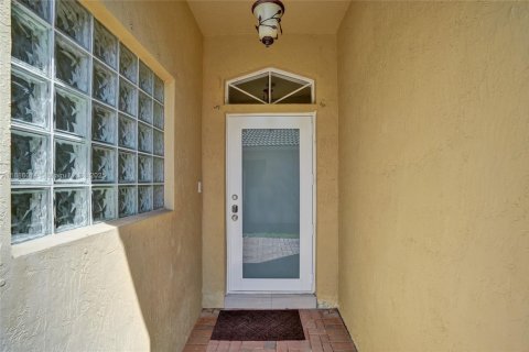 Снять в аренду виллу или дом в Уэстон, Флорида 3 спальни, 150.04м2, № 1940961 - фото 6