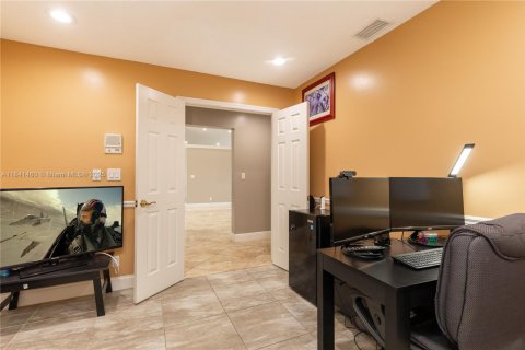 House in Coral Springs, Florida 5 bedrooms, 224.17 sq.m. № 1839673 - photo 25