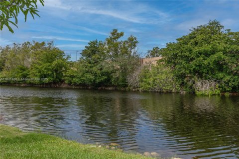 House in Coral Springs, Florida 5 bedrooms, 224.17 sq.m. № 1839673 - photo 30