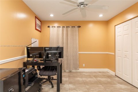 House in Coral Springs, Florida 5 bedrooms, 224.17 sq.m. № 1839673 - photo 24
