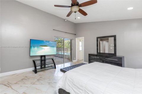 House in Coral Springs, Florida 5 bedrooms, 224.17 sq.m. № 1839673 - photo 9