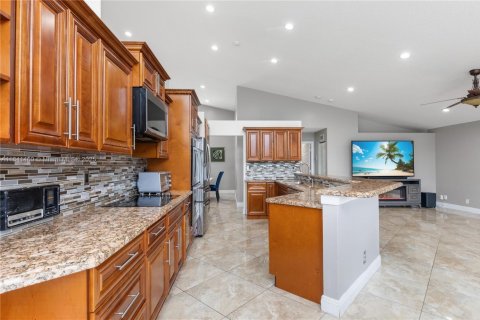 House in Coral Springs, Florida 5 bedrooms, 224.17 sq.m. № 1839673 - photo 7