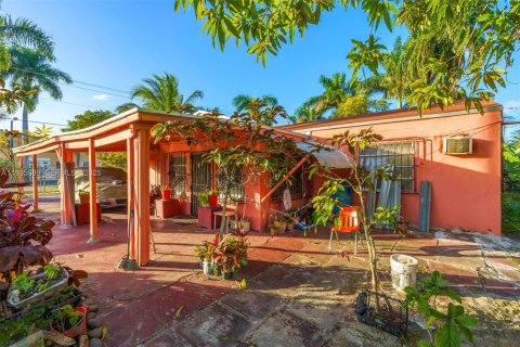 Villa ou maison à vendre à Miami, Floride: 2 chambres, 101.45 m2 № 2080440 - photo 4