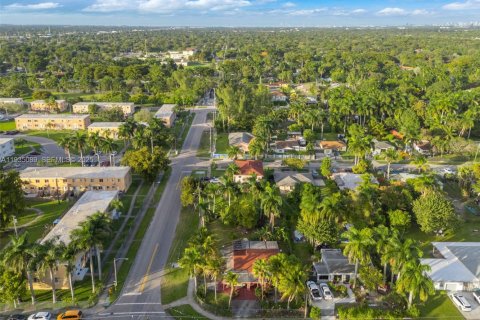 Villa ou maison à vendre à Miami, Floride: 2 chambres, 101.45 m2 № 2080440 - photo 25