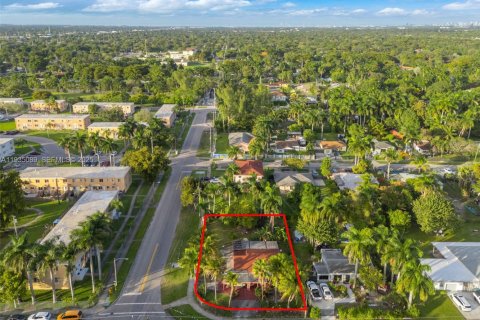 Villa ou maison à vendre à Miami, Floride: 2 chambres, 101.45 m2 № 2080440 - photo 24