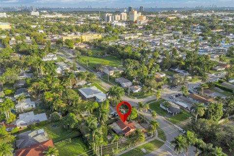 Villa ou maison à vendre à Miami, Floride: 2 chambres, 101.45 m2 № 2080440 - photo 28