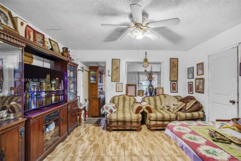 Villa ou maison à vendre à Miami, Floride: 2 chambres, 101.45 m2 № 2080440 - photo 9