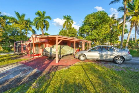 Villa ou maison à vendre à Miami, Floride: 2 chambres, 101.45 m2 № 2080440 - photo 2