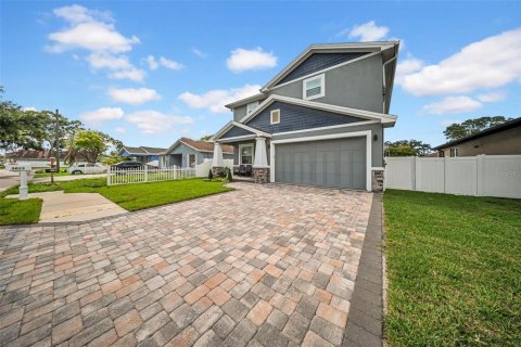 House in Tampa, Florida 4 bedrooms, 193.14 sq.m. № 1803012 - photo 3