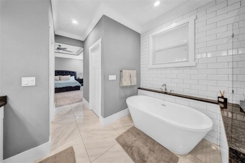House in Tampa, Florida 4 bedrooms, 193.14 sq.m. № 1803012 - photo 30