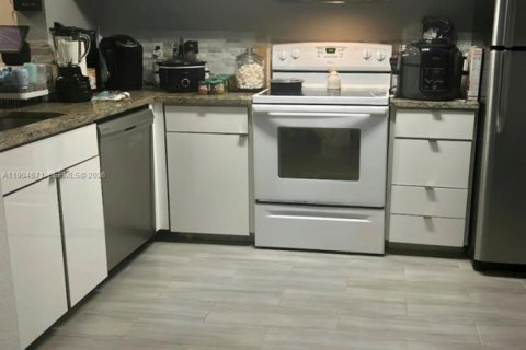 Купить таунхаус в Санрайз, Флорида 3 спальни, 119.38м2, № 2056331 - фото 5