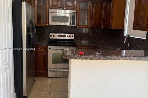 Townhouse in Miami Lakes, Florida 4 bedrooms № 1686135 - photo 10