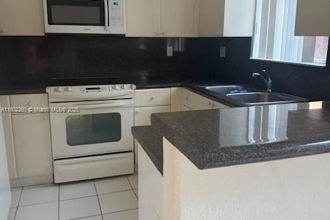 Townhouse in Miami Lakes, Florida 4 bedrooms № 1686135 - photo 7