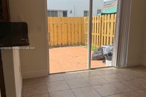 Townhouse in Miami Lakes, Florida 4 bedrooms № 1686135 - photo 11