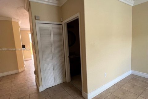 Townhouse in Miami Lakes, Florida 4 bedrooms № 1686135 - photo 3