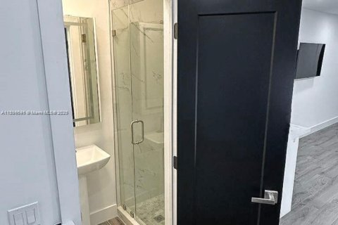 Immobilier commercial à louer à Miami, Floride: 186.83 m2 № 1982669 - photo 12