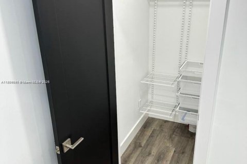 Immobilier commercial à louer à Miami, Floride: 186.83 m2 № 1982669 - photo 20
