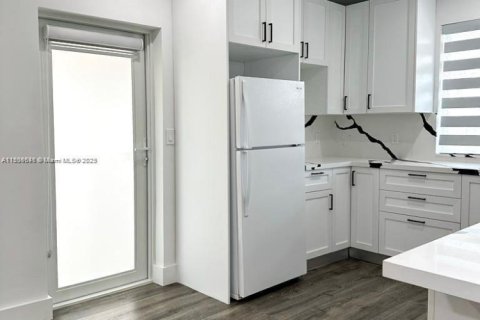 Immobilier commercial à louer à Miami, Floride: 186.83 m2 № 1982669 - photo 5