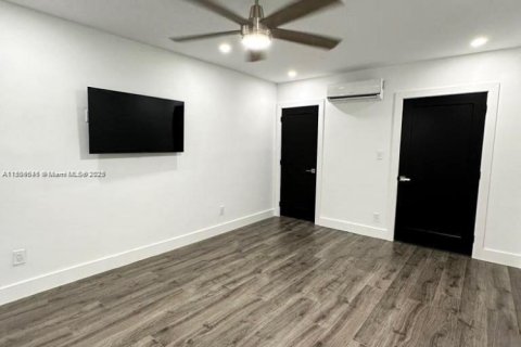 Immobilier commercial à louer à Miami, Floride: 186.83 m2 № 1982669 - photo 11