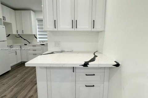 Immobilier commercial à louer à Miami, Floride: 186.83 m2 № 1982669 - photo 7