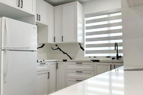 Immobilier commercial à louer à Miami, Floride: 186.83 m2 № 1982669 - photo 18