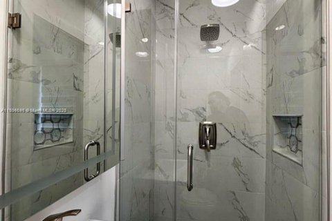 Immobilier commercial à louer à Miami, Floride: 186.83 m2 № 1982669 - photo 14