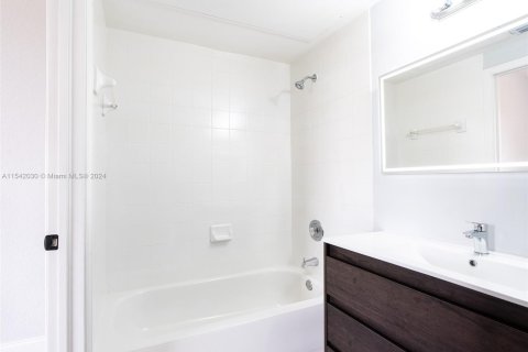 Condominio en venta en Sunrise, Florida, 3 dormitorios, 112.6 m2 № 1867587 - foto 17