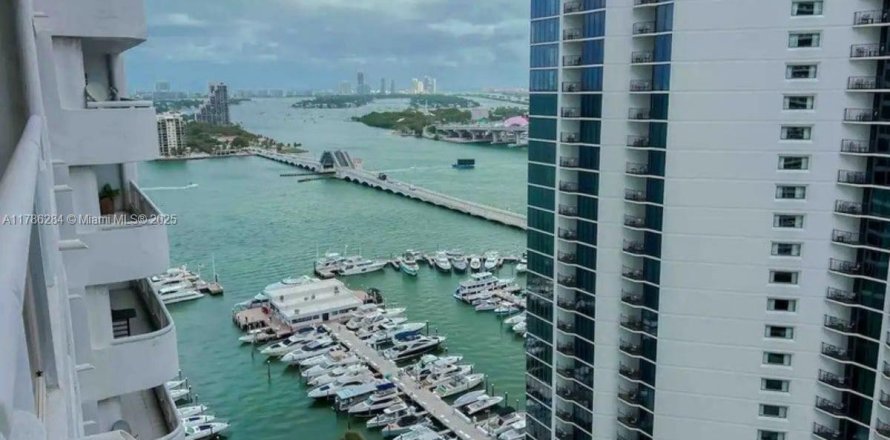 Condo à Miami, Floride, 3 chambres № 1701507