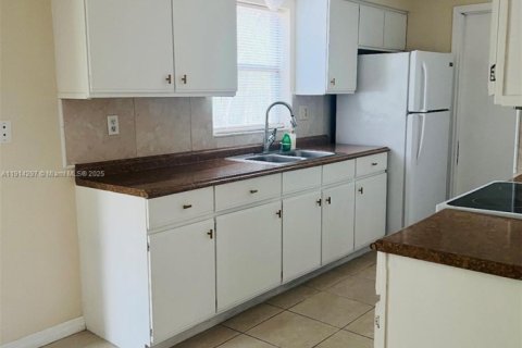 Купить виллу или дом в Киссимми, Флорида 3 спальни, № 2015851 - фото 6