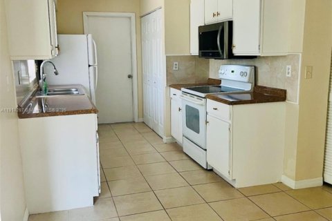 Купить виллу или дом в Киссимми, Флорида 3 спальни, № 2015851 - фото 7